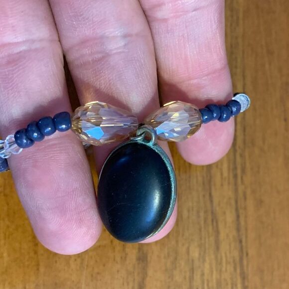 Handmade blue beaded stretch bracelet with pendant charm - Picture 3 of 3